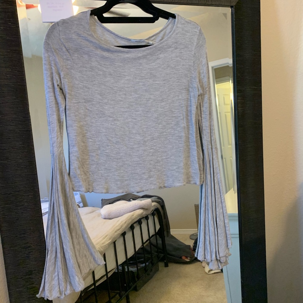 Fan sleeve shirt